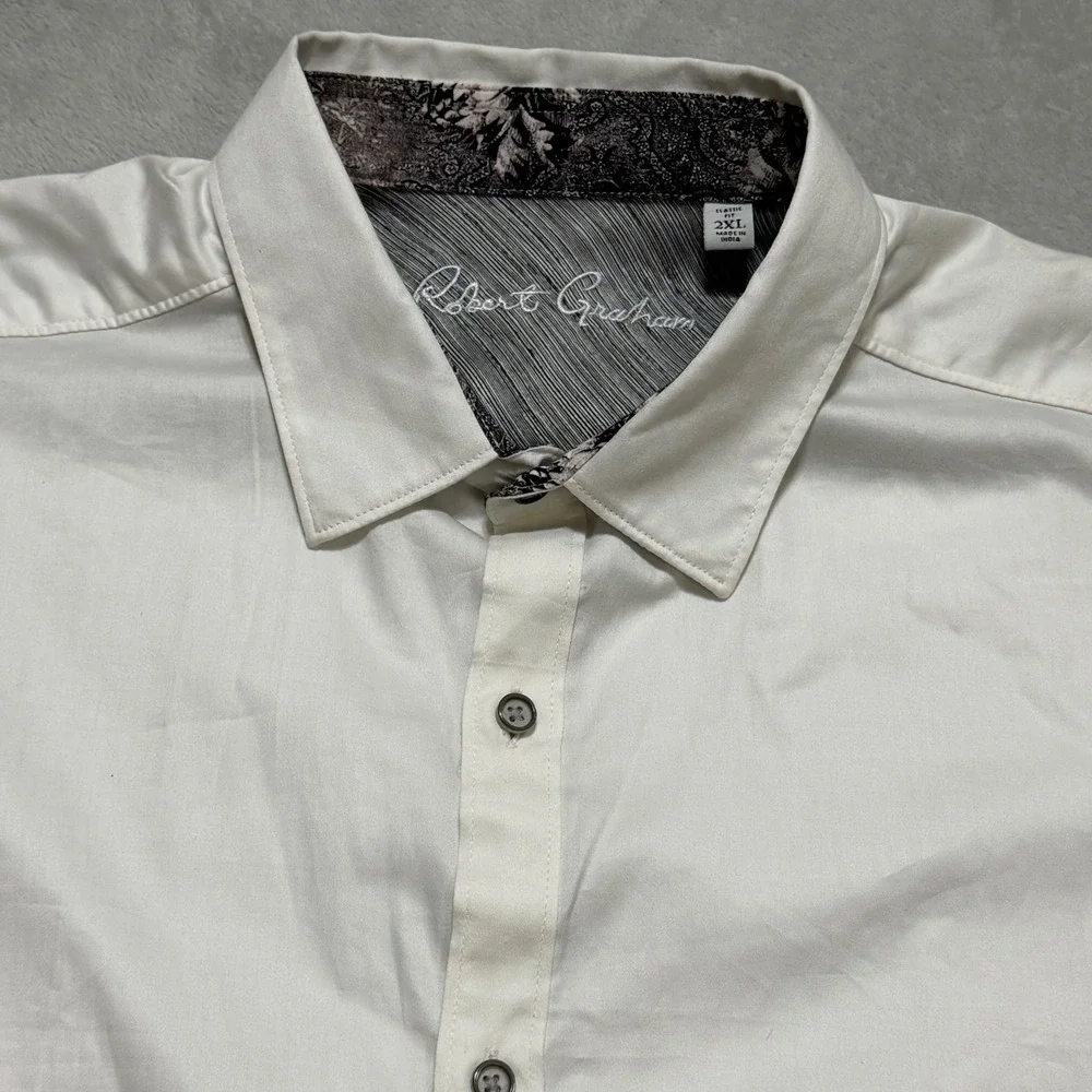 Robert Graham Button Up Men 2XL White Sports Car Graphic Short Sleeve Paisley